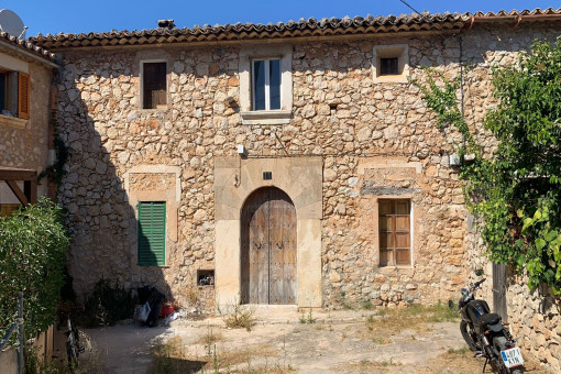Casa de pueblo a reformar con jardín y aparcamiento privado en Alaró