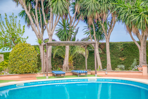 Terrazas para tomar el sol junto a la piscina