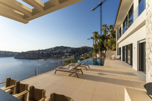 Terraza y vistas al mar