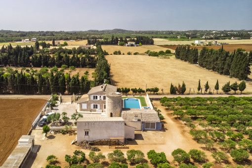 Finca idílica con licencia de alquiler vacacional en Muro con vista panorámica a la bahía de Alcúdia