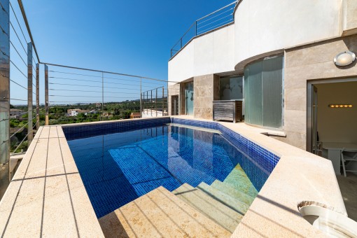 Moderno ático dúplex con espectaculares vistas y piscina en Establiments