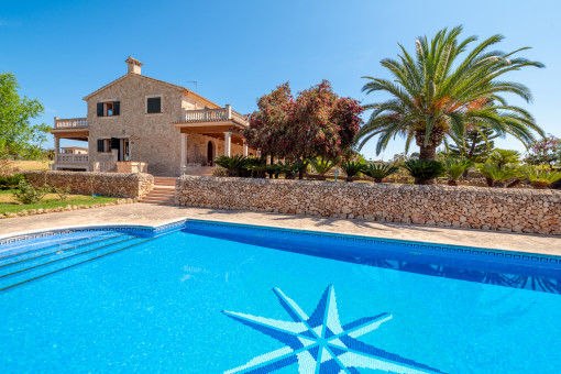 Zona de la piscina soleada