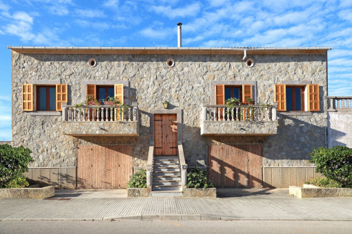 Chalet cerca del mar con amplias habitaciones de diseño más patio en Son Serra de Marina