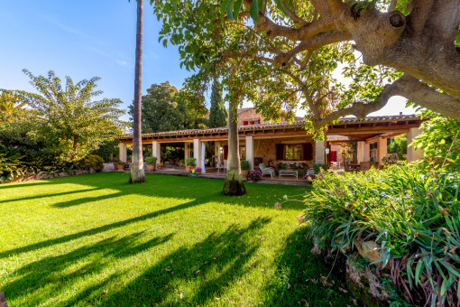 Finca familiar con amplio jardín, piscina y casa de invitados en la codiciada zona residencial de Santa María