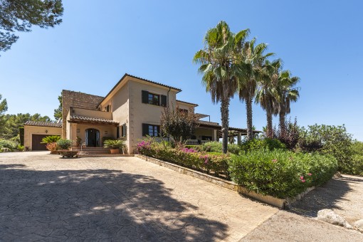 Finca mediterránea con piscina y preciosas vistas panorámicas en idílica zona de Porreres