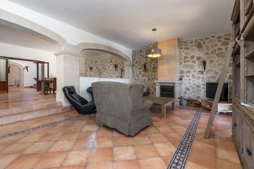 Salón con chimenea