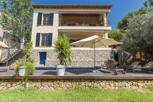 Tranquila villa en Calvin con impresionantes vistas al mar y a la montaña con una licencia de alquiler vacacional