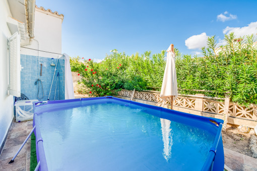 Terraza y piscina