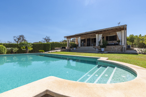 Preciosa y luminosa finca con piscina en las afueras de Sineu