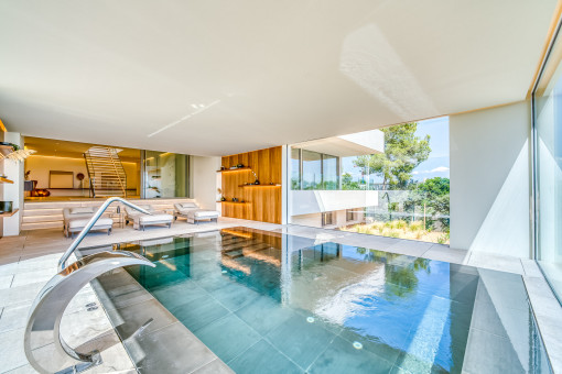 Spa con piscina interior