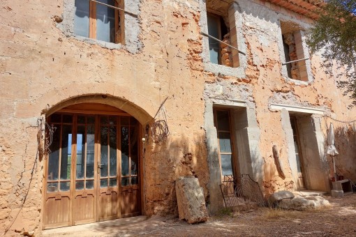 Parcela rústica en Consell con casa de piedra a rehabilitar