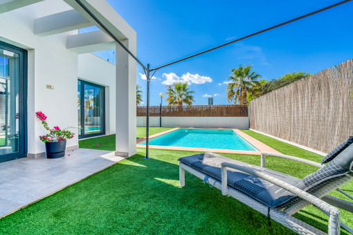 Piscina y terraza