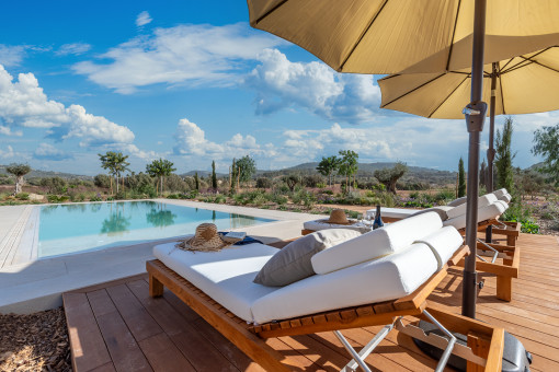 Solariúm en la zona de piscina