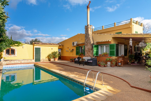 Casa de campo con piscina en zona tranquila cerca de Consell