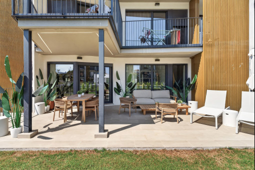 Apartamento con jardín