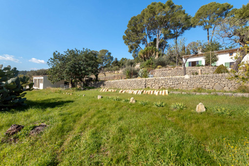 Jardín y casa de huéspedes