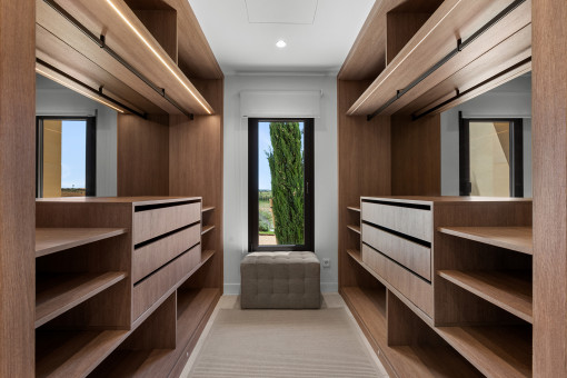finca-campos-ankleide-masterbedroom