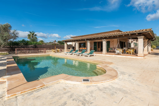 Acogedora finca de piedra natural con piscina y licencia de alquiler vacacional a las afueras del pueblo de Santanyí