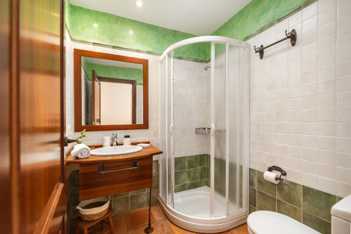 One of 4 bathrooms