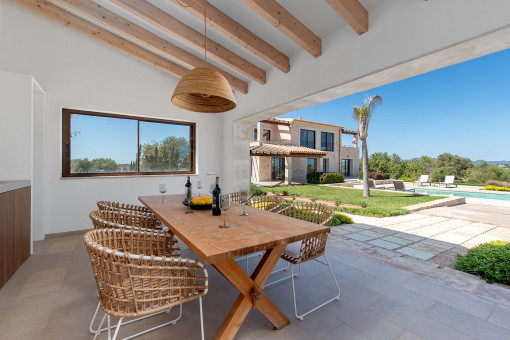 Zona barbacoa con vistas al jardín