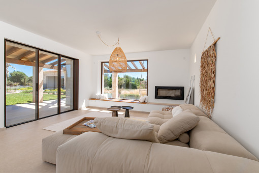 Sala de estar con chimenea