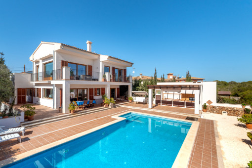 Villa y piscina
