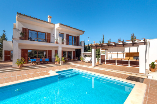 Villa y zona de piscina