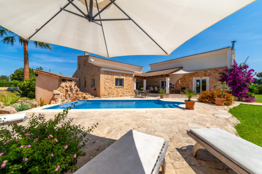 Casa de campo espaciosa con 2 unidades residenciales, un jardín fantástico, piscina y vistas panorámicas, cerca de Alaró