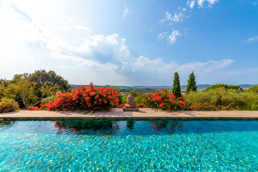 Piscina con una vista