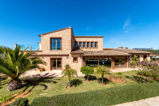 Fachada de la finca