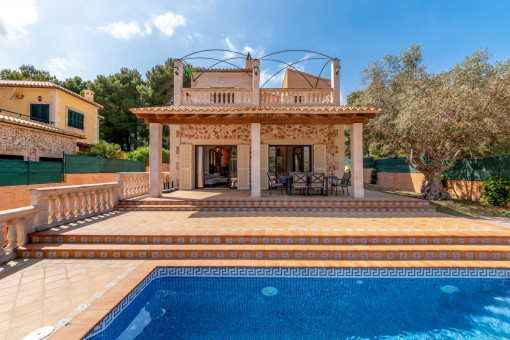 Chalet y piscina