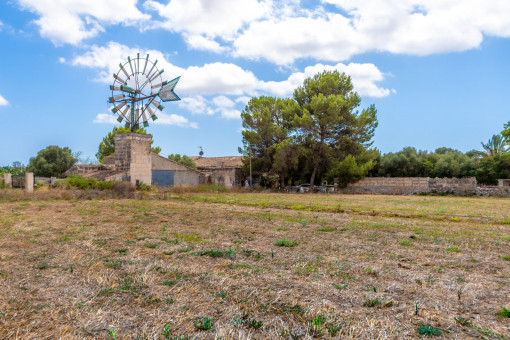 Finca a reformar con antiguo molino y mucho potencial entre Colonia Sant Jordi y Campos