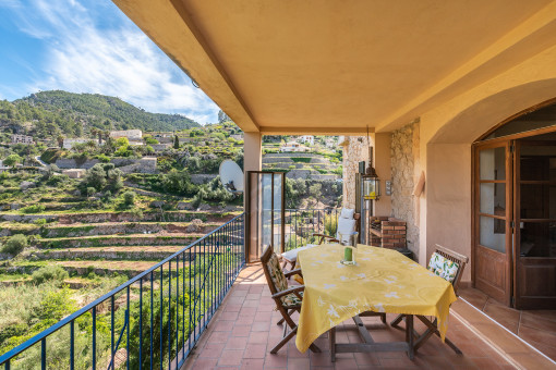 Terraza cubierta con vistas 