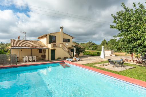 Villa en Pollensa con un terreno largo y piscina