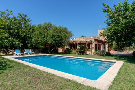 Encantadora finca autosuficiente con piscina en amplia parcela con privacidad cerca de St. Margalida