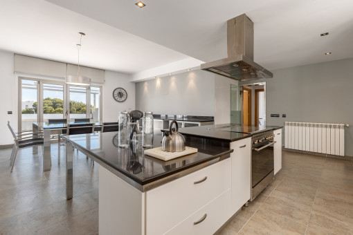 Moderna cocina y comedor