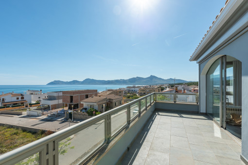 Casa de playa con vistas al mar y licencia de alquiler vacacional en Son Serra de Marina