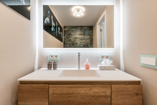 Moderno cuarto de baño