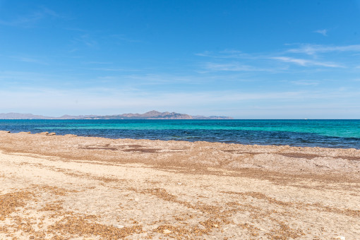 La playa muy cercana