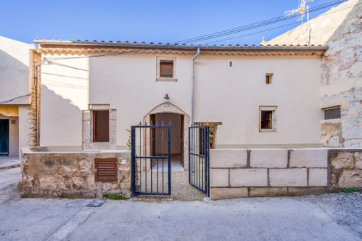 Casa de pueblo con garaje en una calle tranquila en Campanet