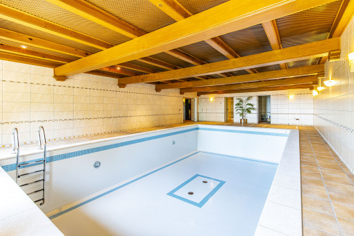 Piscina interior fantástica
