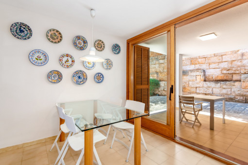 Comedor con acceso a la terraza