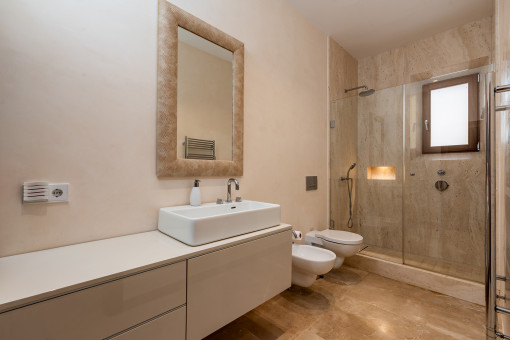 Cuarto de baño con ducha