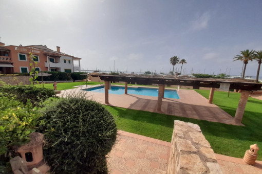 Piso con terraza y piscina en Sa Rapita