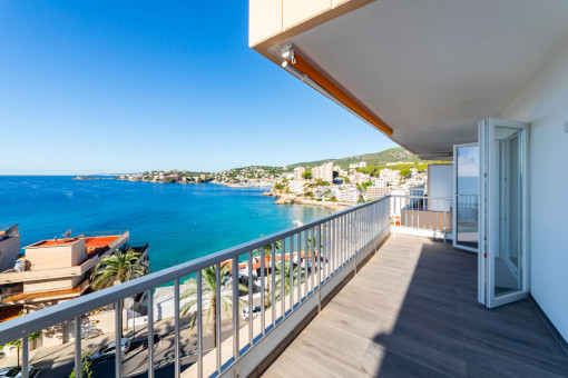 Apartamento renovado con fantásticas vistas al mar en proximidad a la playa de Cala Mayor
