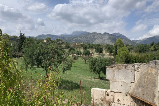 Casa de pueblo para renovar con vistas panorámicas en una ubicación idílica en Moscar