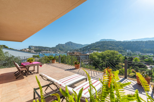 Elegante villa en una ubicación elevada con impresionantes vistas al mar en Port de Soller