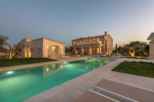 Joya en Es Llombards - Elegante finca de piedra natural con casa de invitados, piscina desbordante y preciosas vistas