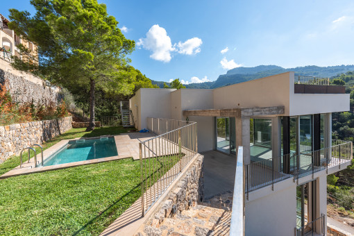 Terraza y piscina