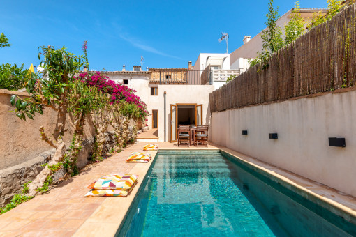 Preciosa casa de pueblo en Alaró con jardín y piscina